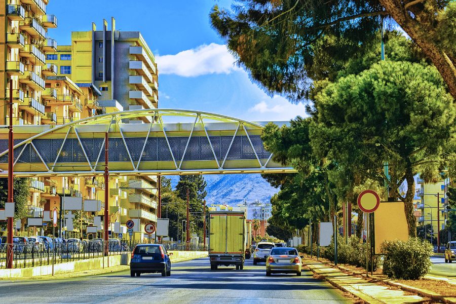 A Tourist-Friendly Guide to Parking in Palermo Before Renting a Car