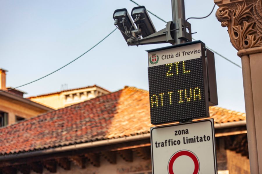 A Guide on Rome's ZTL Zones and Avoiding Fines and Restricted Traffic Areas