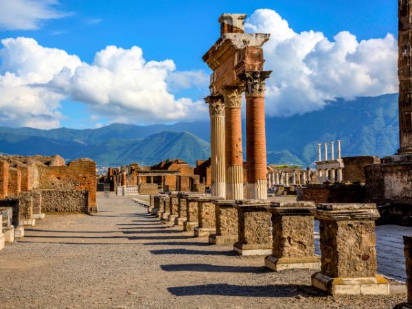 Explore Pompeii and Herculaneum by Car and Discover the Best Driving Routes in Italy